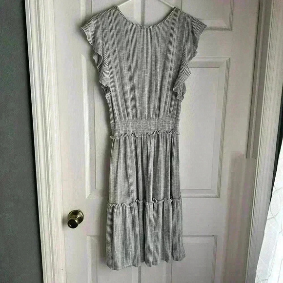 Caution To The Wind Women's Gray & White Striped Ribbed Dress Size L V-Neck - Picture 4 of 6
